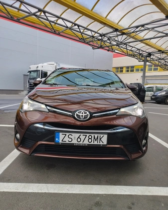Toyota Avensis cena 51900 przebieg: 176629, rok produkcji 2015 z Szczecin małe 154
